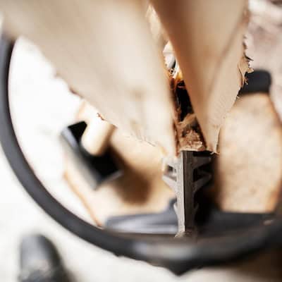 Gros plan du fendeur de bûches King XL pour fendre le bois.