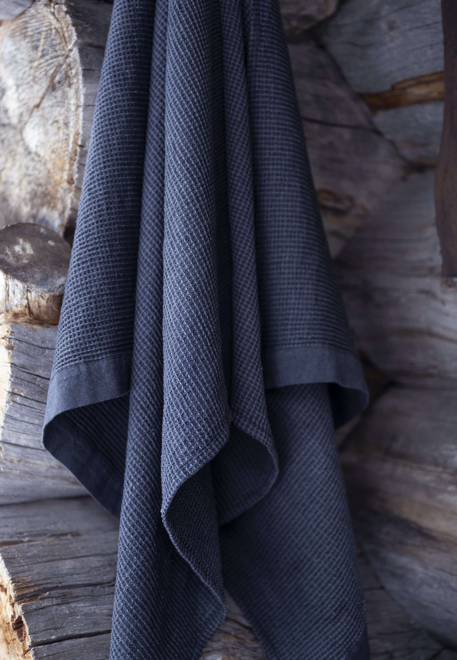 Serviette de sauna noire/grise 90x180 cm de Rento Kenno.
