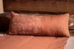 Coussin de sauna marron Rento Pino pour un confort supplémentaire dans le sauna.