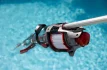Aspirateur de piscine électrique pour le nettoyage des piscines.