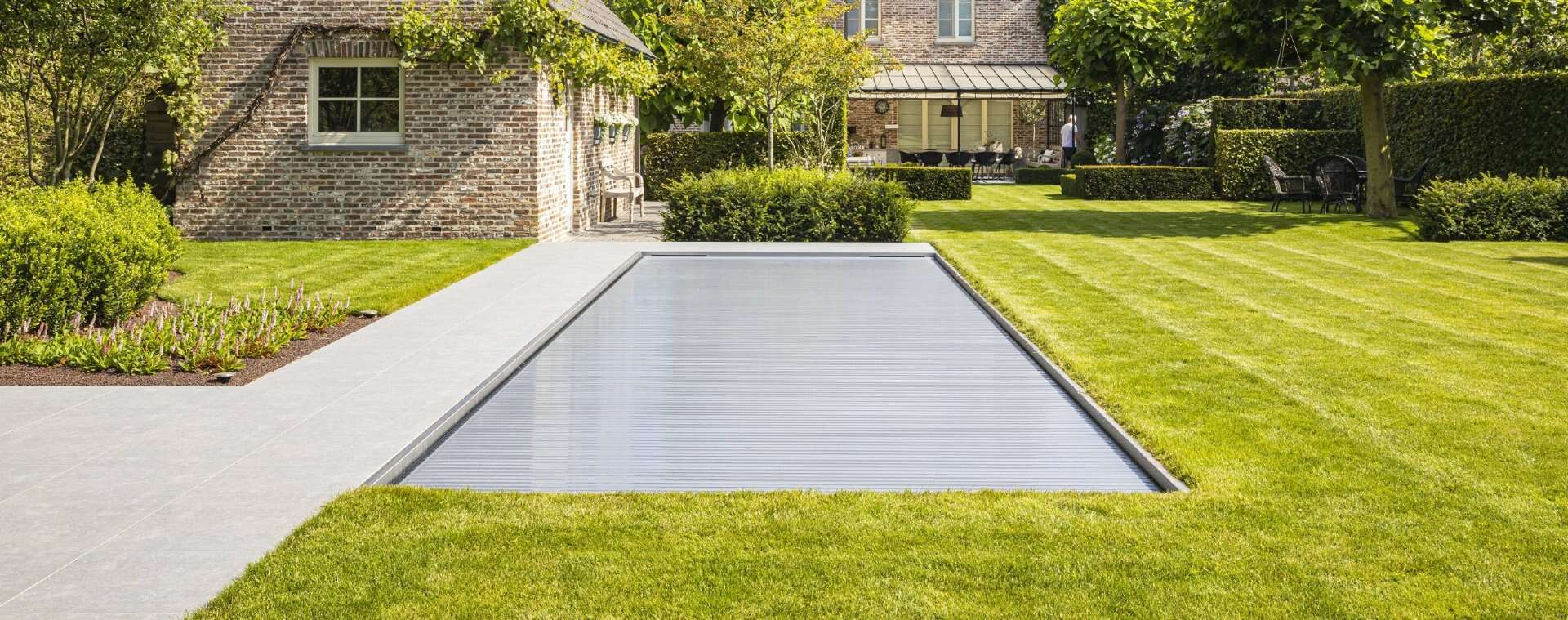 Lamelles de volet roulant pour couverture de piscine, solution durable et pratique.
