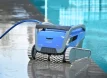 Robot de piscine robuste pour un nettoyage automatique.