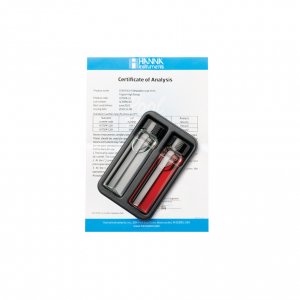 Kit de calibration pour pH-mètre HI702, avec solutions étalons incluses pour des mesures précises.