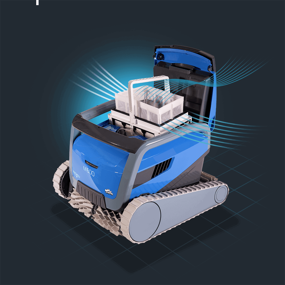 Robot de nettoyage de piscine automatique avec circulation d'eau.