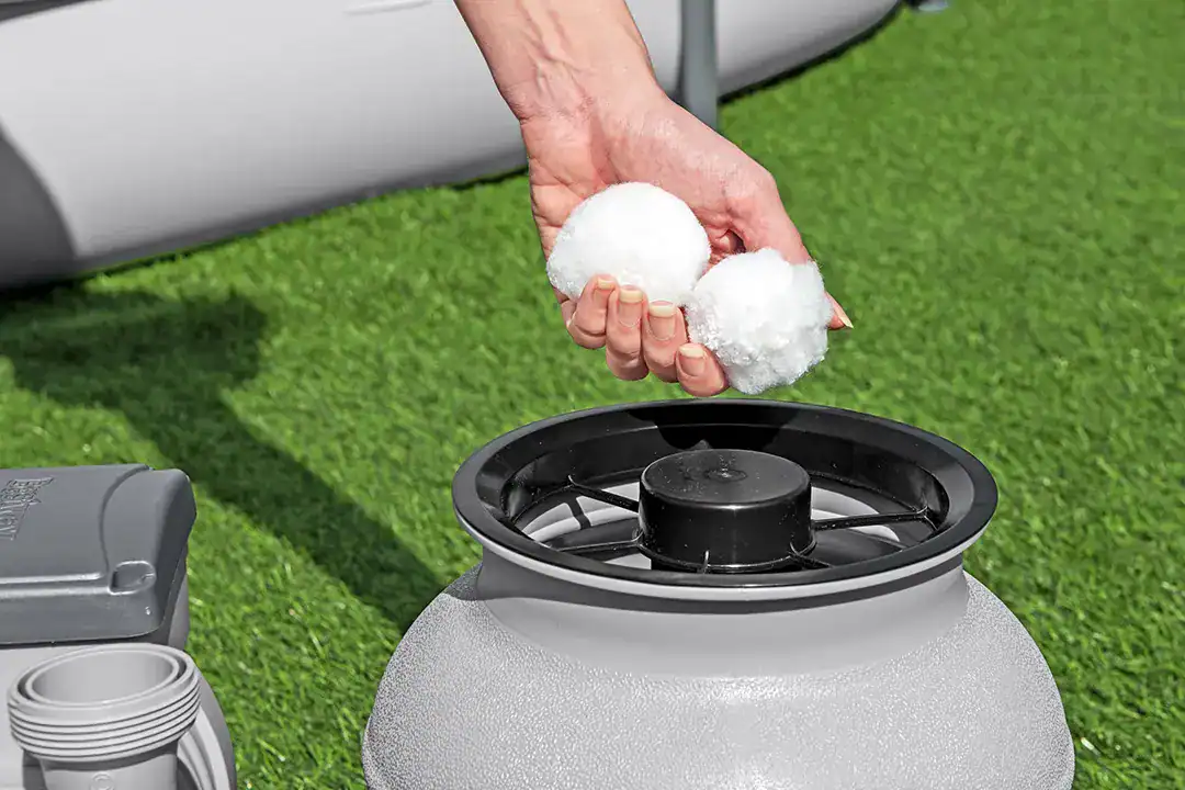 Pompe à sable pour le nettoyage de piscine, adaptée pour une filtration rapide et efficace de l'eau.