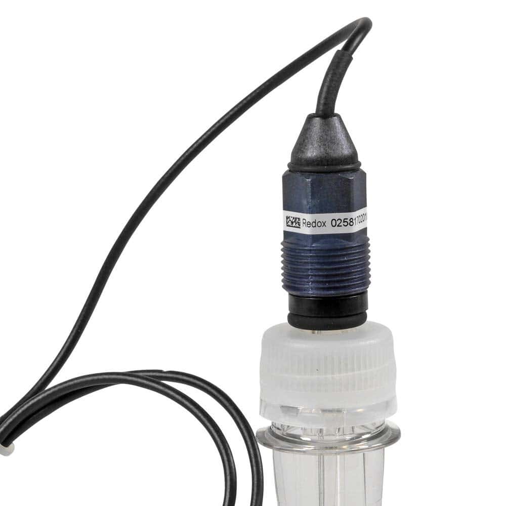 Électrode redox avec câble et raccordement BNC pour l'analyse de l'eau de piscine.