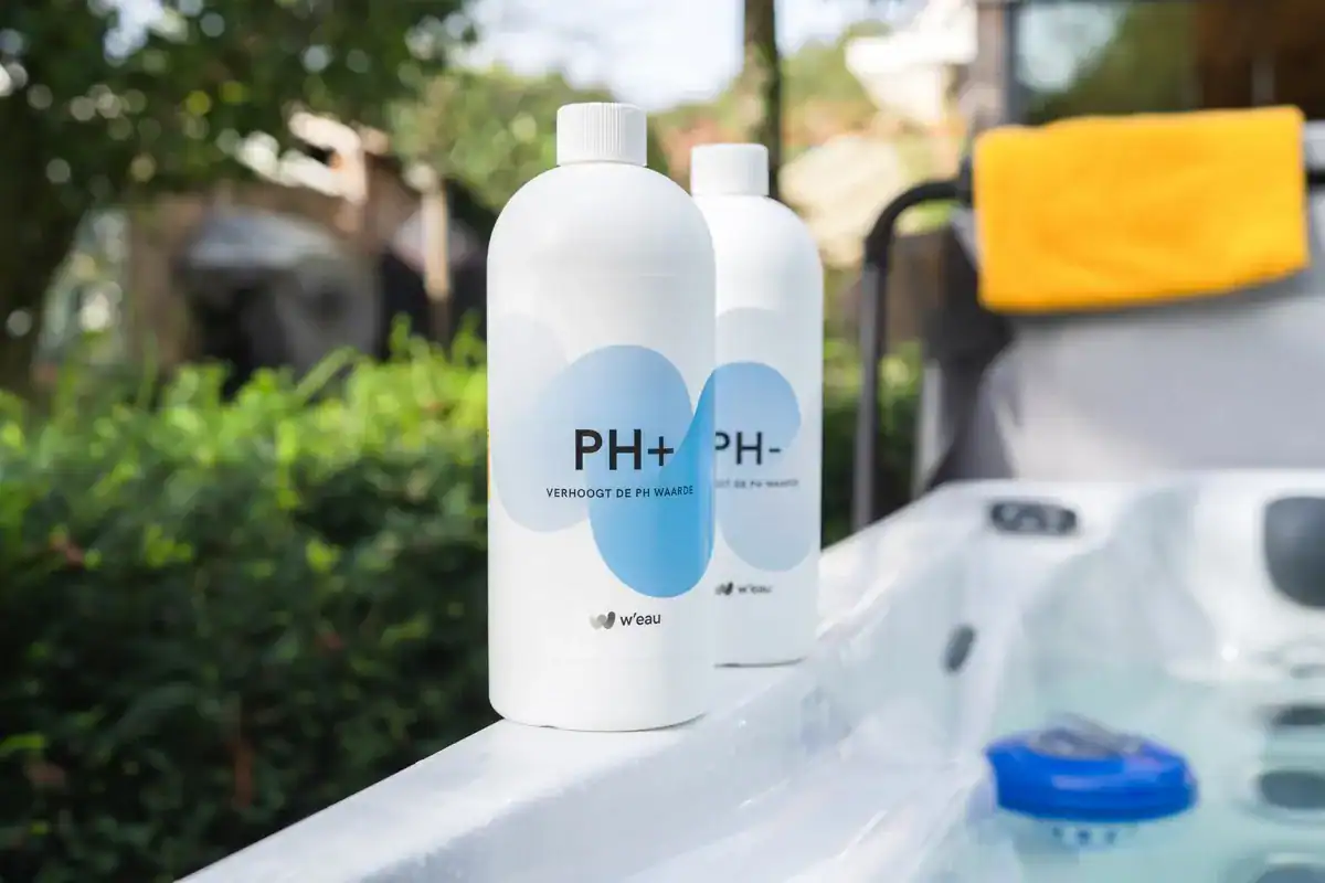 W'eau pH plus liquide pour augmenter le pH dans les piscines, 1 litre.