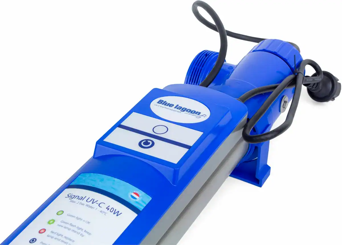 Appareil signal UV-C pour le nettoyage et la purification de l'eau de piscine.