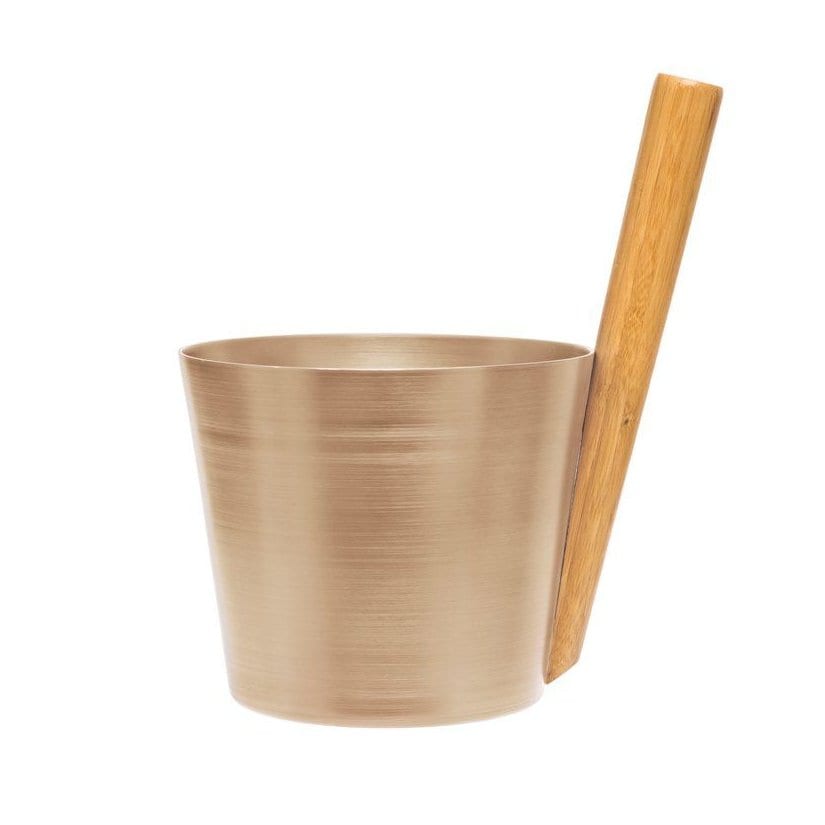 Seau pour sauna avec poignée en bois, idéal pour un usage bien-être et détente.