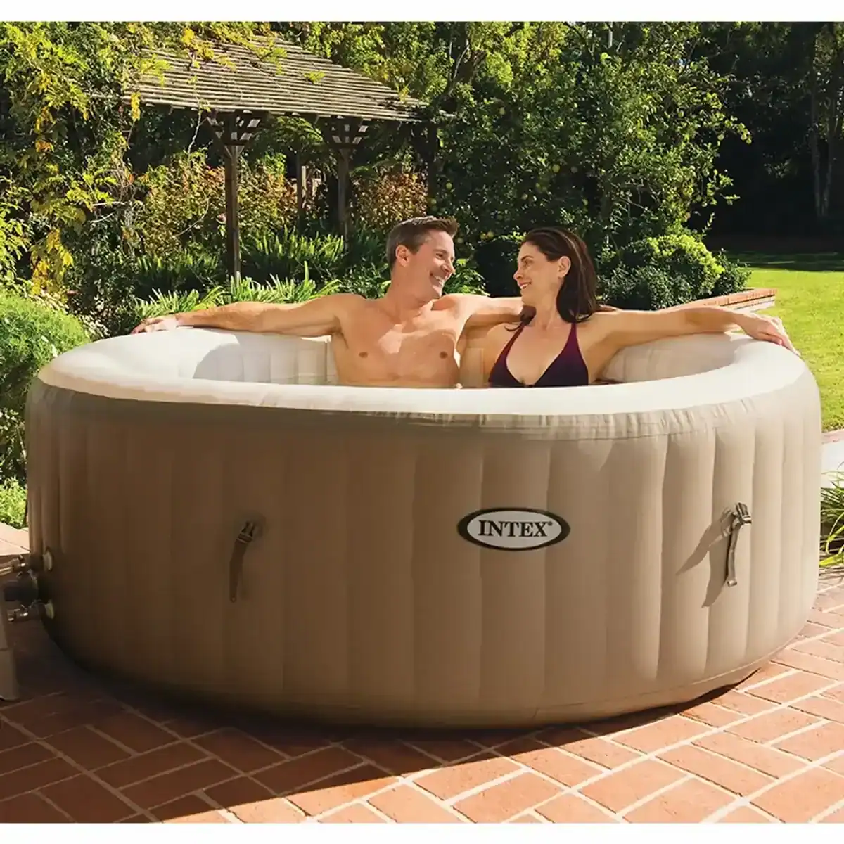 Intex Pure Spa Bubble Therapy, jacuzzi gonflable pour 4 personnes, idéal pour la détente au jardin.