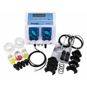 Système de piscine compact Blue Lagoon avec capteurs pH et redox pour la qualité de l'eau.
