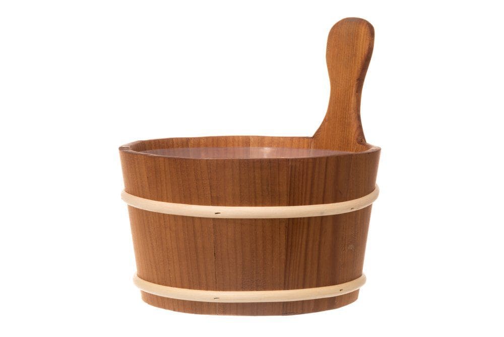 Seau de sauna en bois d'aulne thermotraité pour saunas et bien-être.