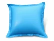 Coussin d'hiver bleu pour bâche de piscine, isolant et imperméable.