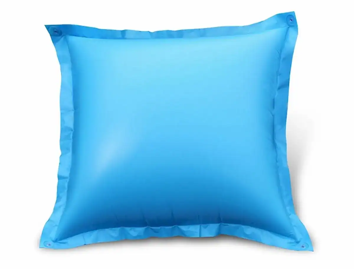 Coussin d'hiver bleu pour bâche de piscine, isolant et imperméable.