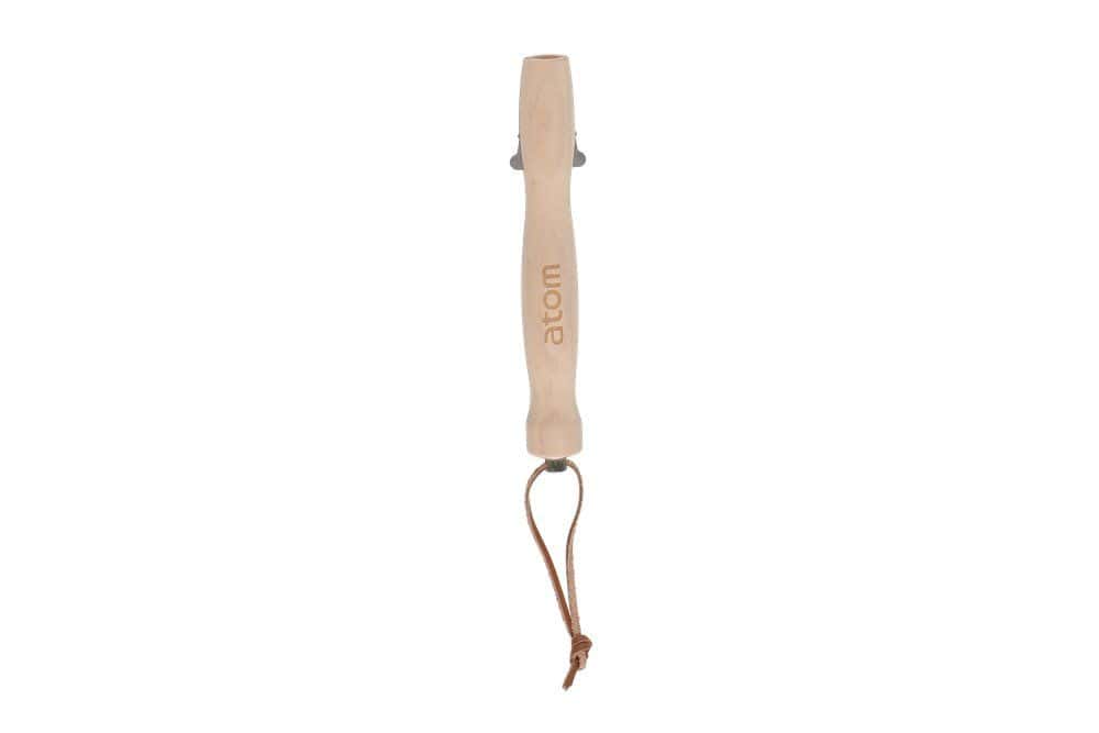 Accessoire de camping pour couples, poignée en bois avec lanière en cuir.