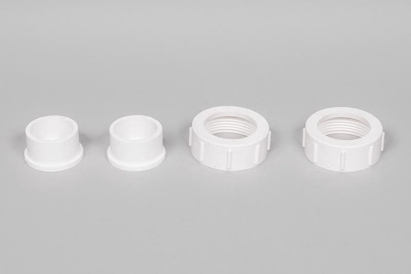 Raccord de piscine blanc avec écrou, lot de 2 pièces pour installations de piscine.