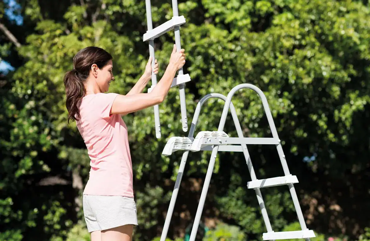 Échelle de sécurité pour piscine, marches amovibles, adaptée aux piscines Intex 91-107 cm de haut.