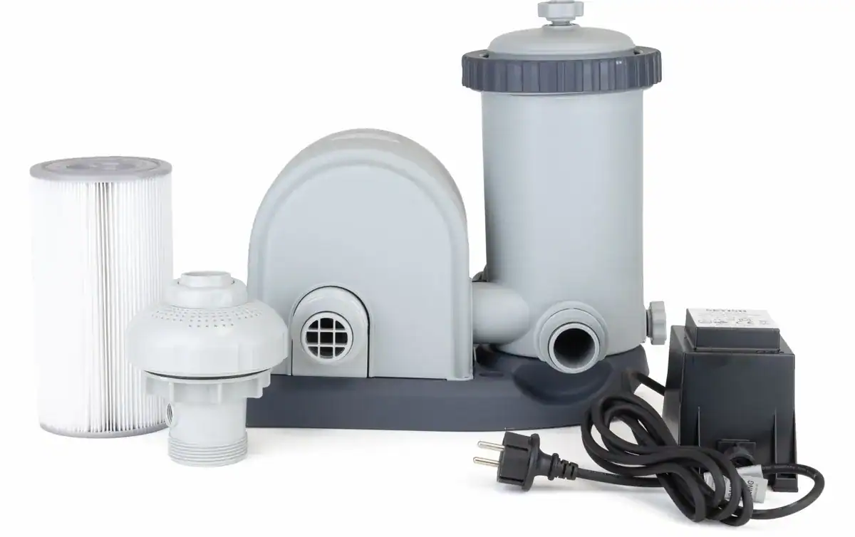 Pompe filtrante Intex C1500 pour le nettoyage de la piscine, 5678 litres par heure, filtre et adaptateur secteur inclus.