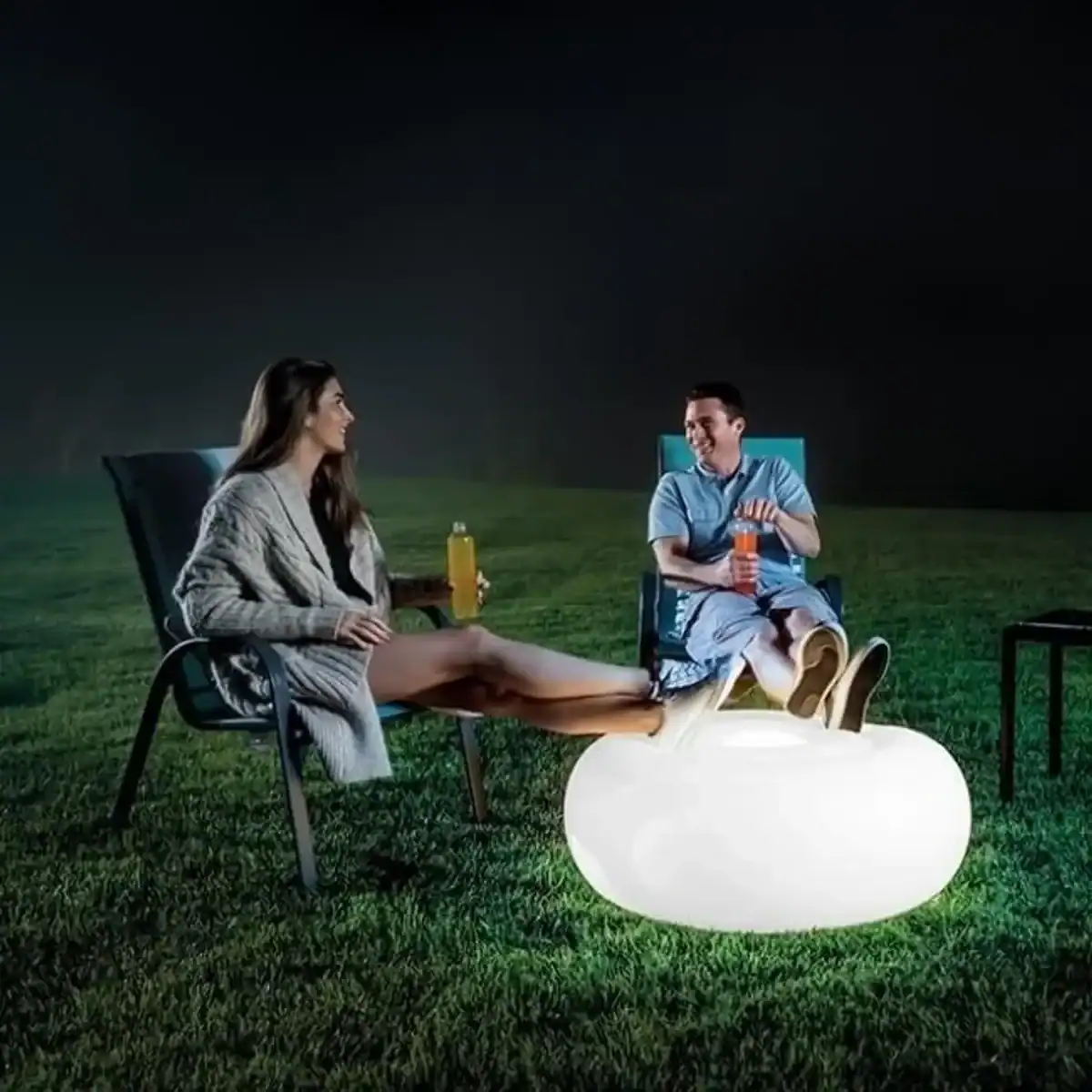 Pouf gonflable LED Intex avec éclairage, adapté à l'extérieur et à l'intérieur.