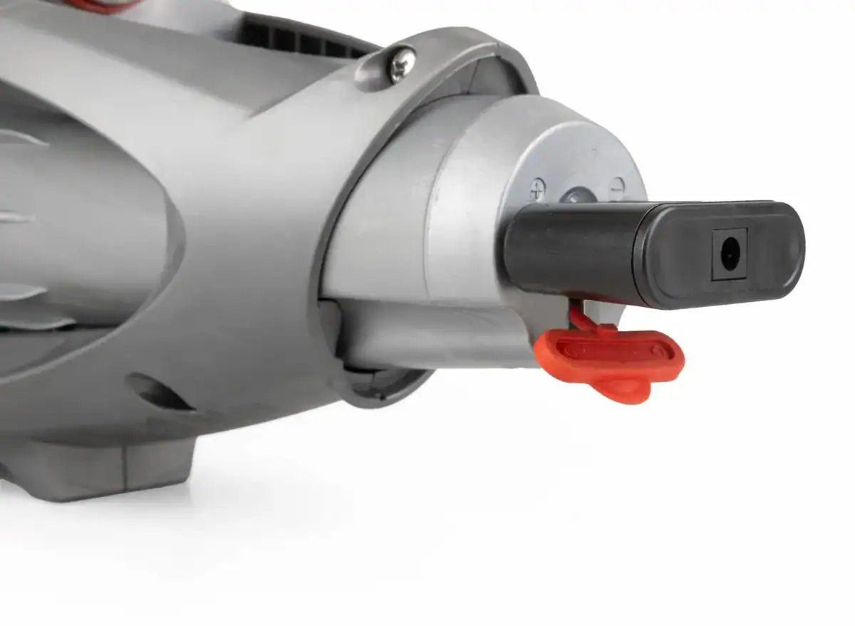Aspirateur électrique de piscine Kokido Voltera 25 pour le nettoyage.