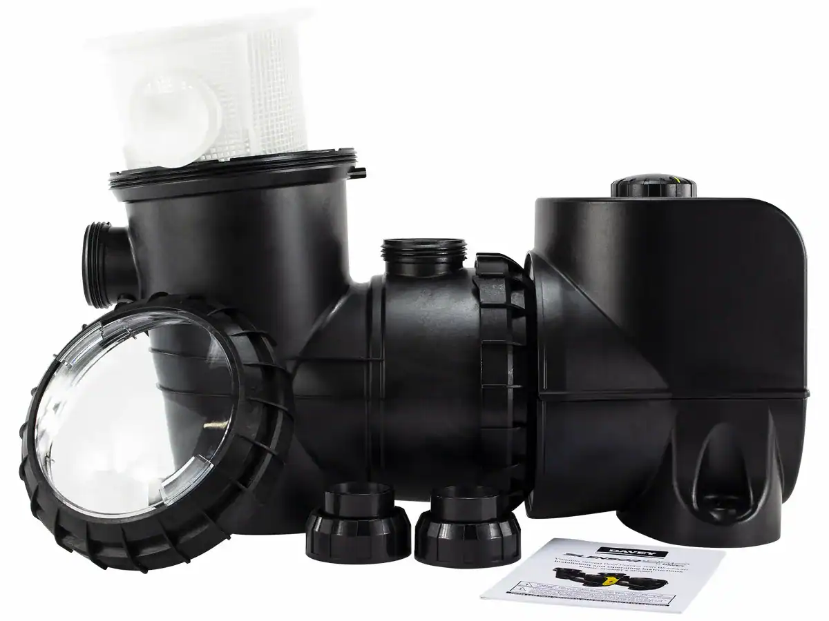 Pompe de filtration pour piscine, cartouche filtrante et mode d'emploi inclus.