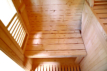 Intérieur du sauna extérieur en bois Holl's Sauna Gaïa Bella avec finition naturelle.