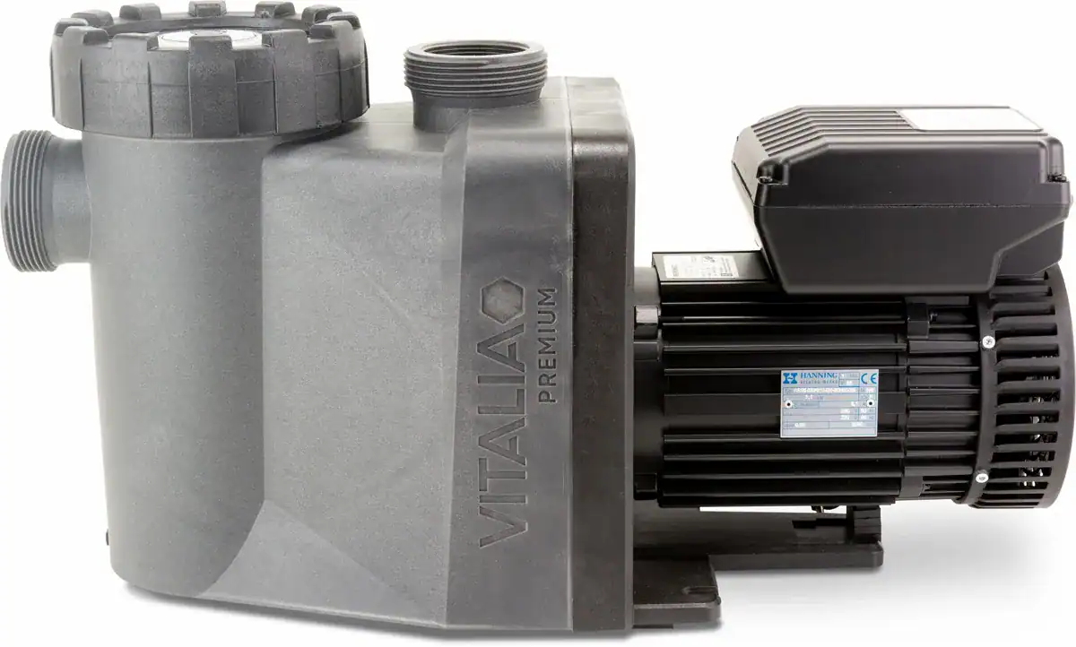 Pompe de piscine variable Vitalia Eco VS pour un entretien économe en énergie.