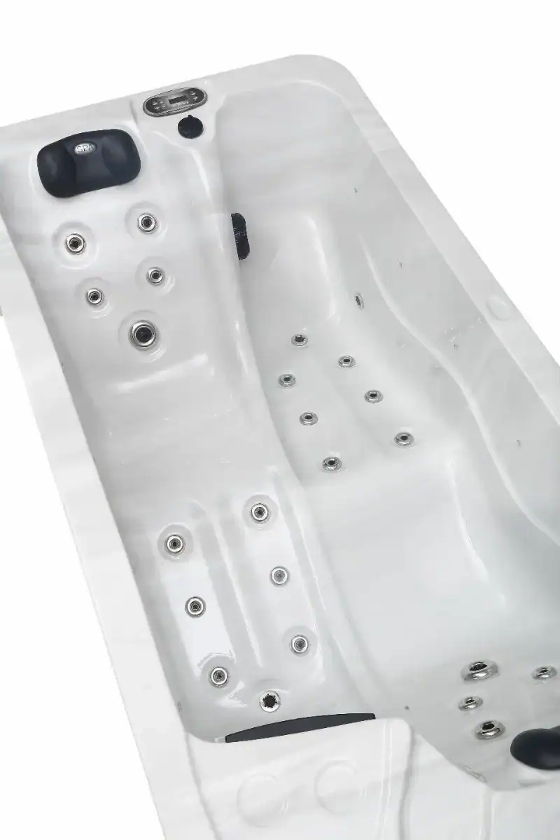 Bain spa de luxe 2 personnes avec jets de massage et coussins de tête.