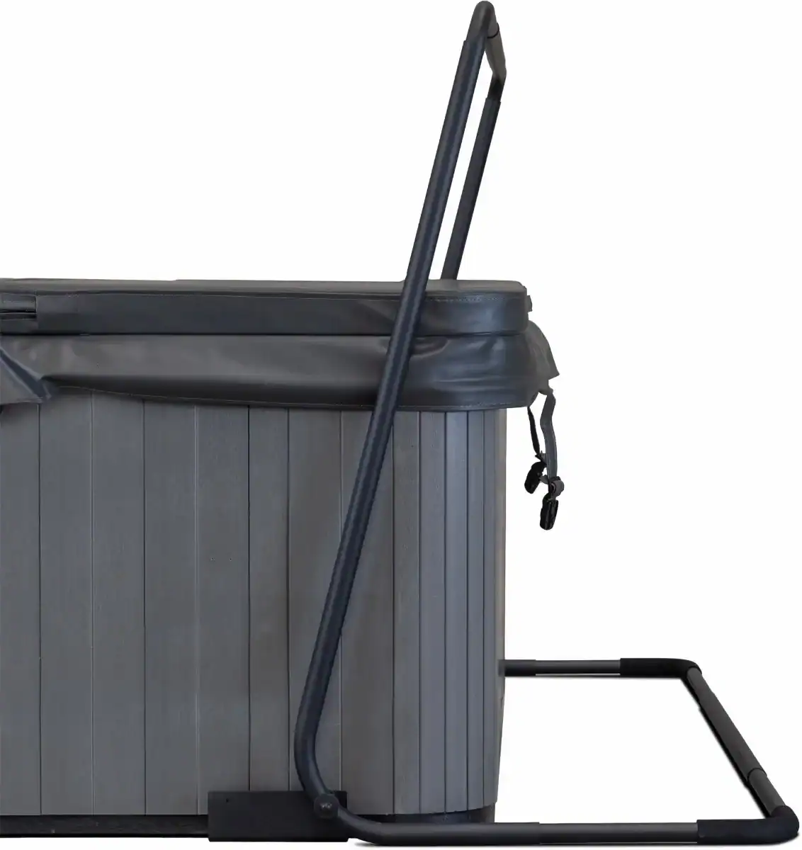 W'eau coverlift 2 pour retirer et placer facilement les couvertures de piscine.