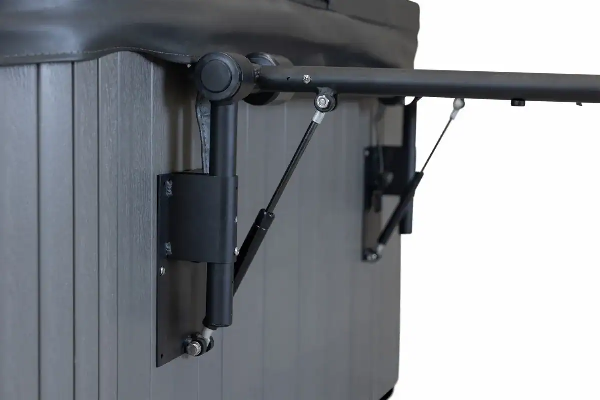 Coverlift pour piscine W'eau modèle 6, facile à utiliser et sûr d'emploi.