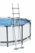 Escalier de sécurité pour piscine avec marches amovibles, adapté aux piscines jusqu'à 122 cm de hauteur.