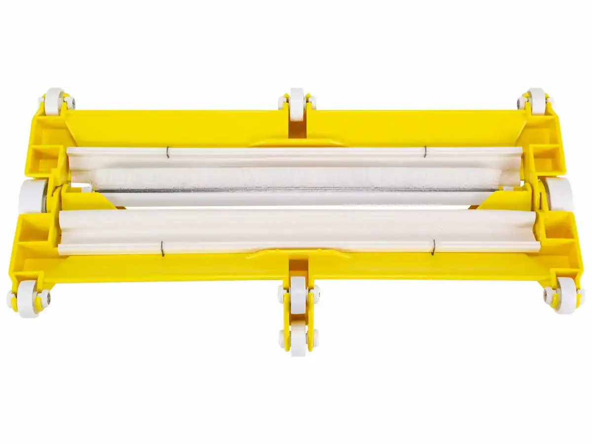 Aspirateur de fond pour le nettoyage de piscine, adapté au nettoyage du fond de la piscine.