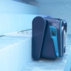 Robot de piscine automatique pour le nettoyage et l'entretien.