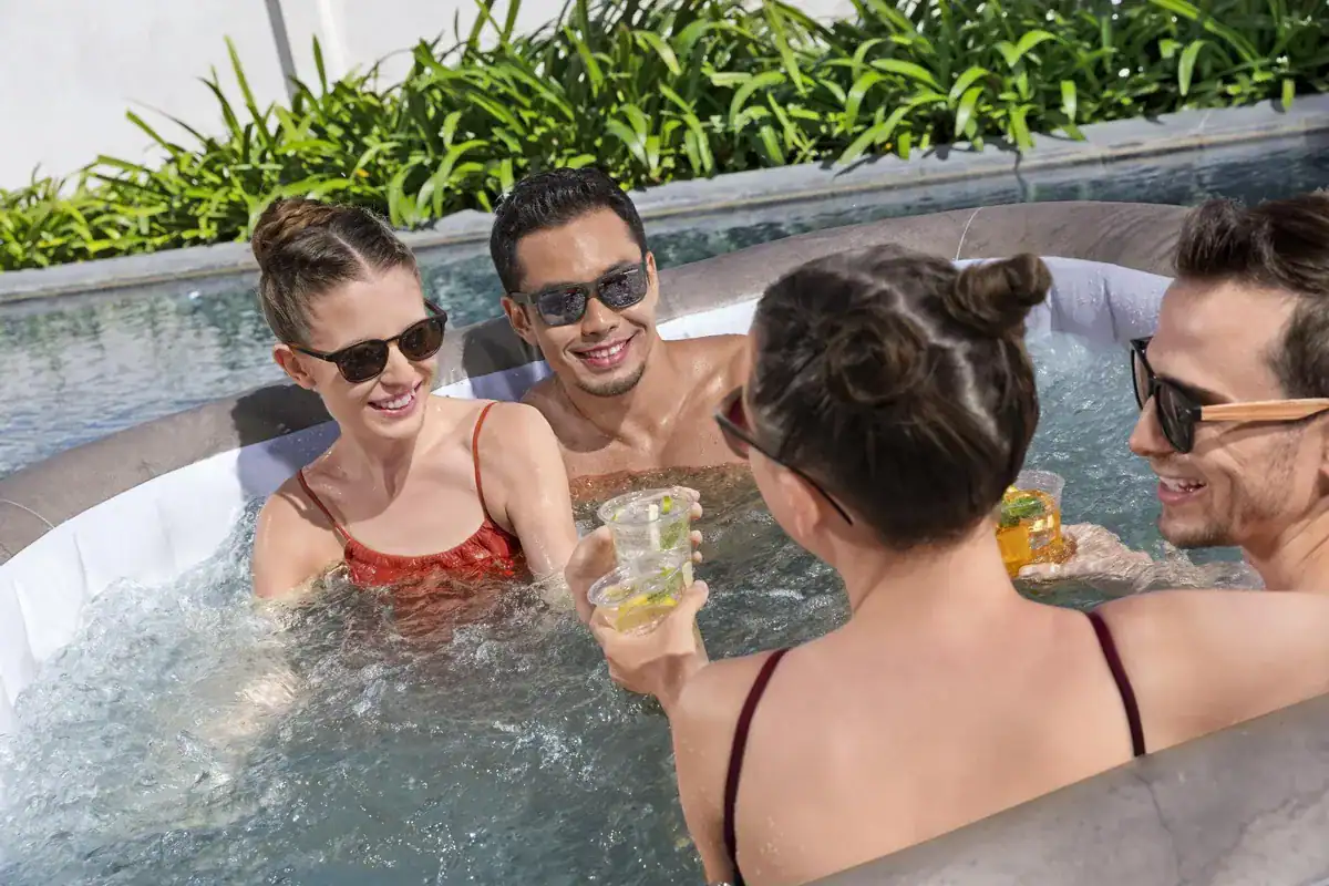 Spa pour 6 personnes, économe en énergie et relaxant.