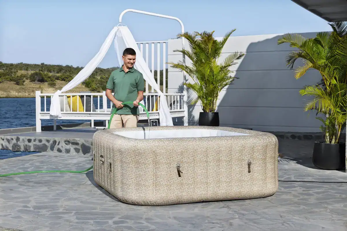 Spa gonflable avec technologie Airjet et EnergySense pour 7 personnes.