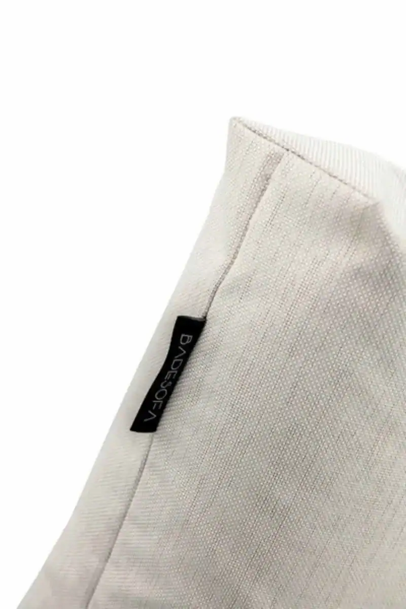 Coussin de bain nacre pour Badesofa, petit format, allure luxueuse.