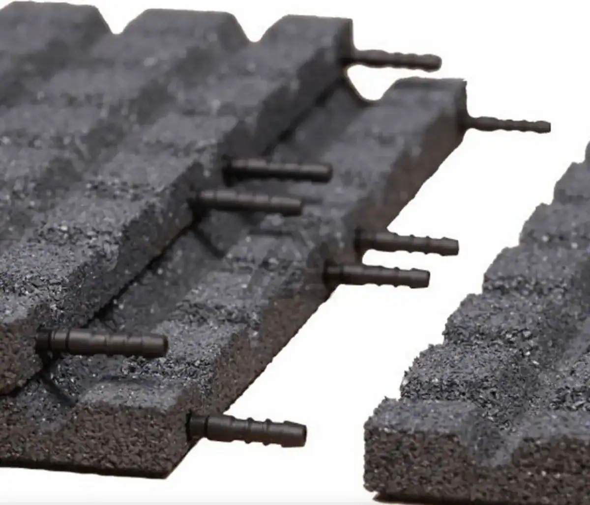 Dalles caoutchouc pour spas, 2x2 m, noires, adaptées sous votre piscine ou spa.