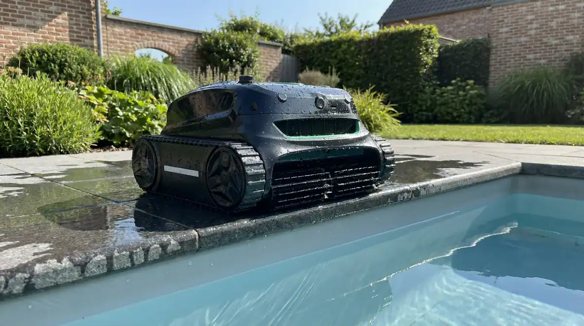 Robot de piscine pour le nettoyage de l'eau de la piscine.