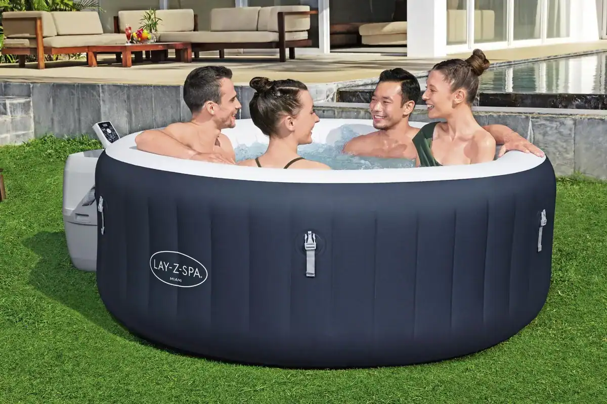 Lay-Z Spa Miami gonflable 4 personnes avec technologie AirJet et EnergySense.