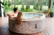 Spa hors-sol luxueux pour 6 personnes pour se détendre dans le jardin.