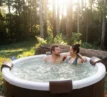 MSpa Rova frame spa, 6 personnes, parfait pour la détente dans le jardin. Compact et facile à installer.