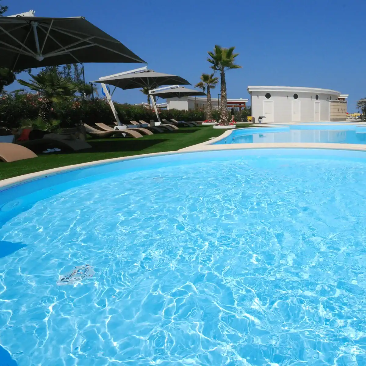 Membrane de piscine de couleur bleu clair, adaptée aux piscines jusqu'à 2 mètres de profondeur, 25 mètres de long.