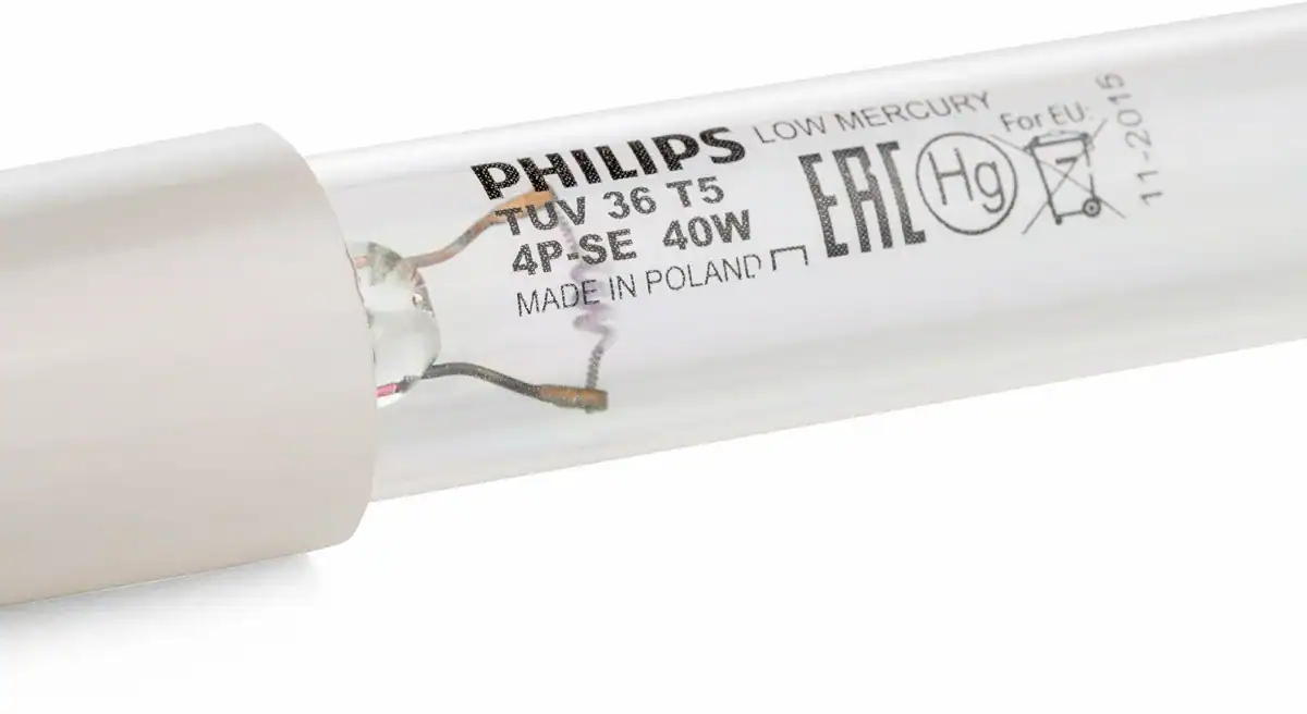 Lampe UV-C Philips 130W pour la désinfection de piscine, économe en énergie et efficace.