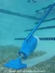 Aspirateur de piscine pour le nettoyage du fond et des parois de la piscine.