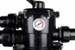 Kit filtre à sable DK 560 pour la filtration de piscine, capacité 12 m³/h, comprenant manomètre et tuyaux.