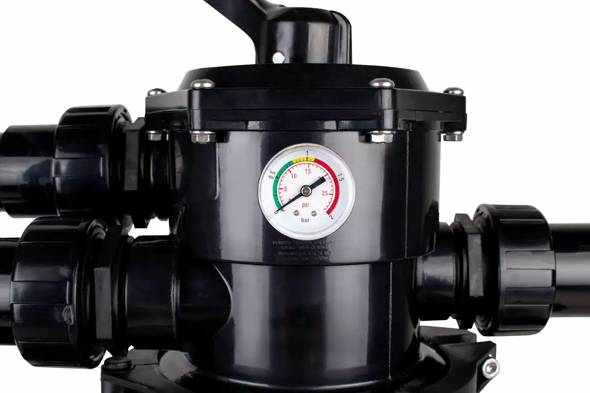 Kit filtre à sable DK 560 pour la filtration de piscine, capacité 12 m³/h, comprenant manomètre et tuyaux.