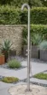 Douche extérieure alternative en inox brossé pour jardin et piscine.