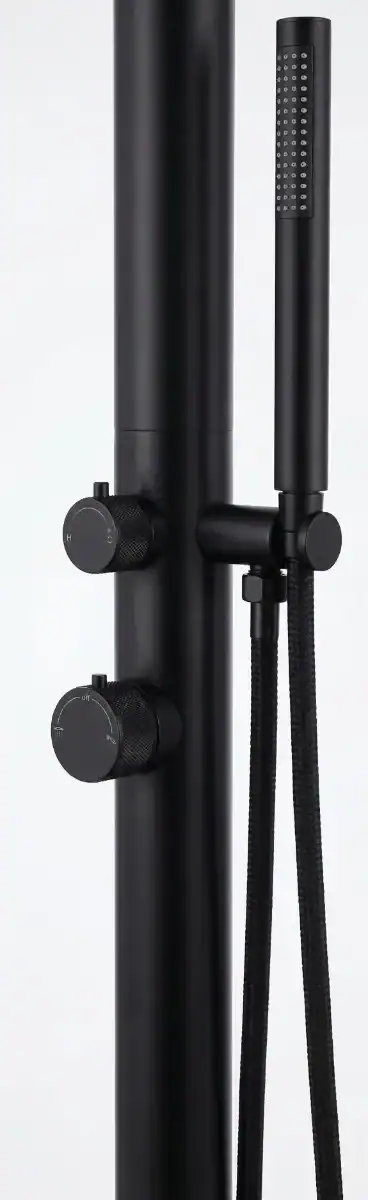 Douche extérieure moderne en inox noir mat pour piscine et jardin.