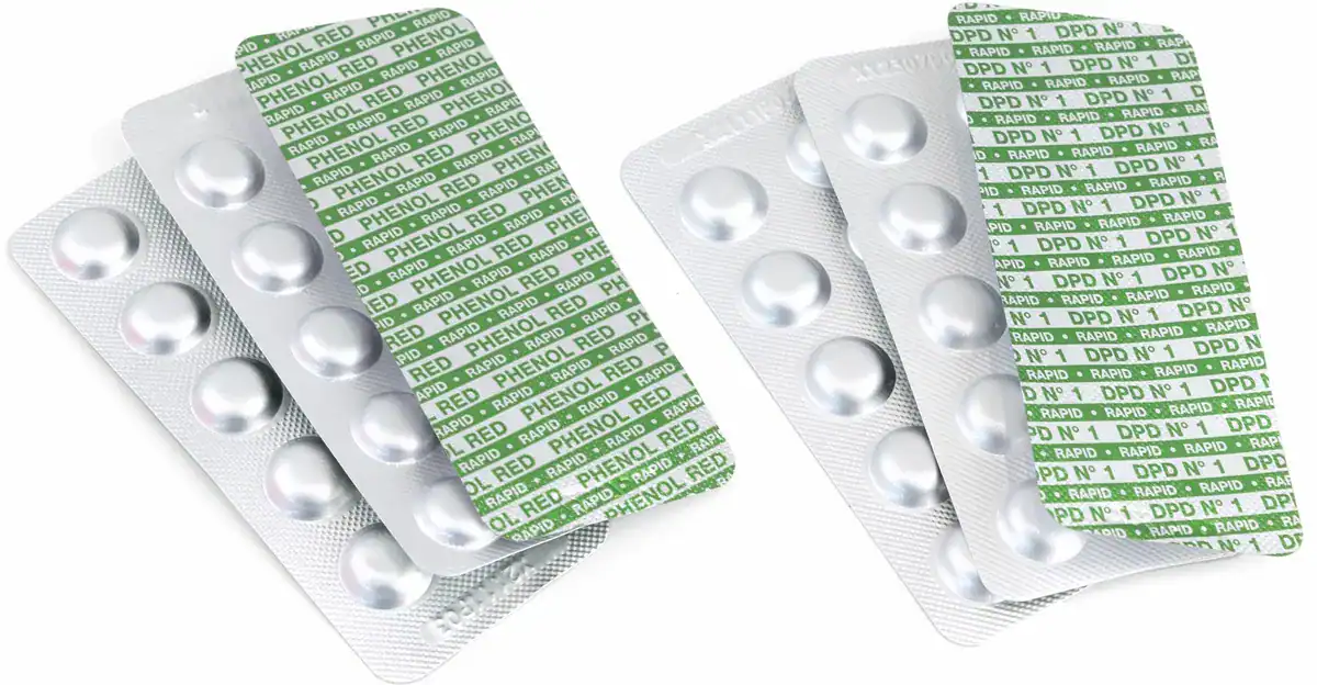 Pastilles pour piscine destinées au nettoyage et à l'entretien de la piscine.