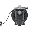 Pompe de filtration pour le nettoyage et la circulation de la piscine, adaptée à une qualité d'eau de piscine claire et propre.